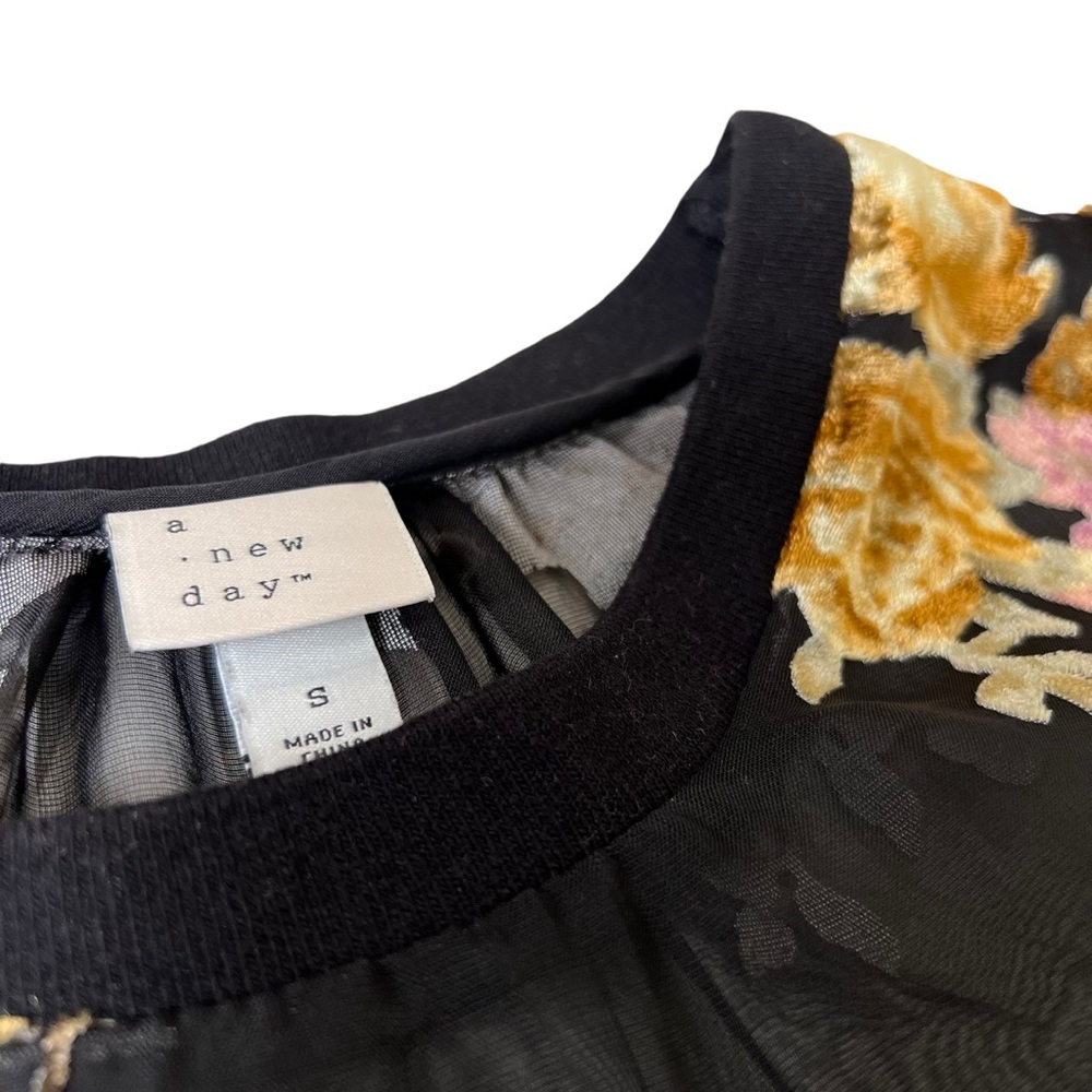 A NEW DAY Sheer Floral Velvet Application Sweatshirt Top Crewneck Black Sz S - Picture 10 of 12